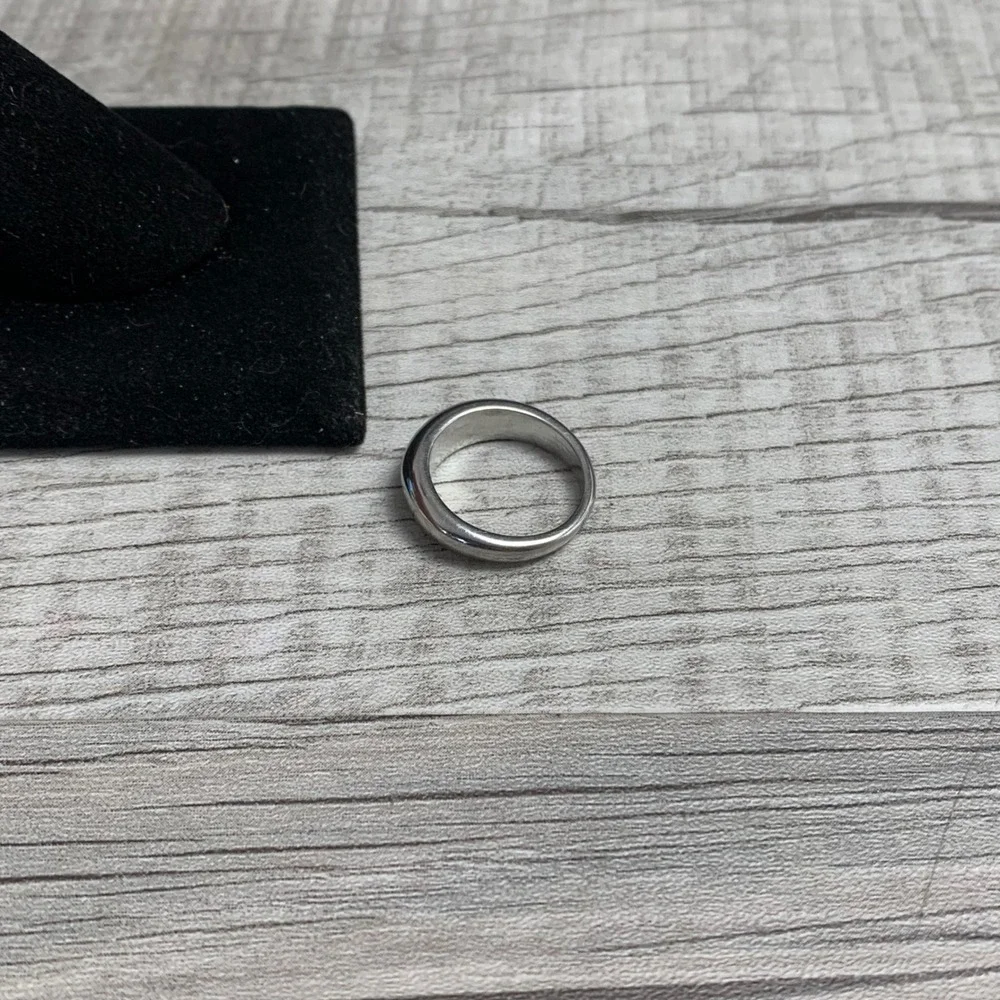 Unbranded Silver Tone Dome Band Ring Minimalist Chunky High Shine Size 4.25 3906